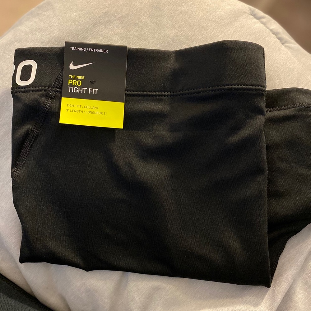NWT Black Nike Pros 3” length